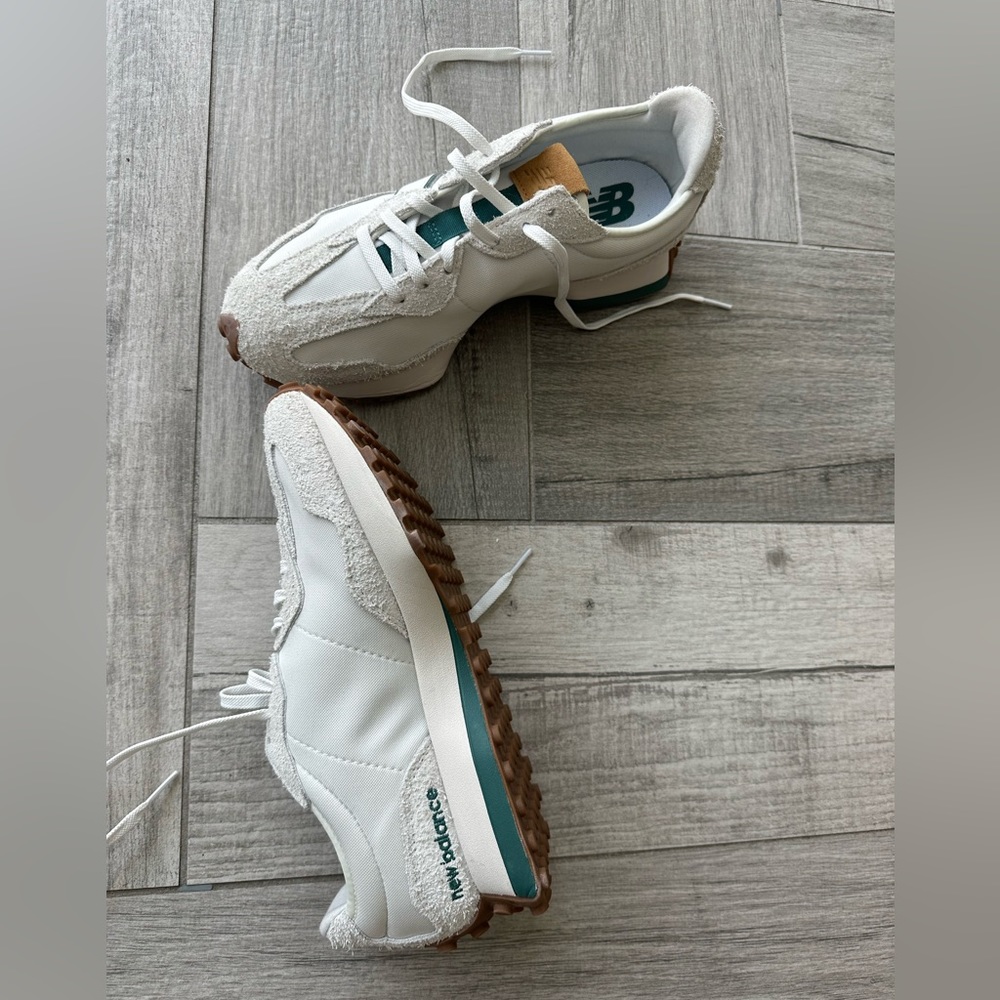 New Balance 327 Women’s Sneakers Size 10